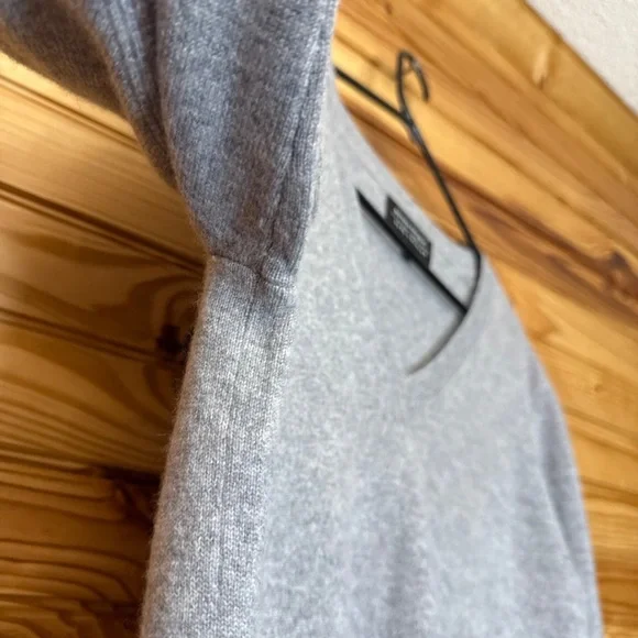Banana republic Todd & Duncan Scottish 100% cashmere V-neck pullover Large - Picture 3 of 7